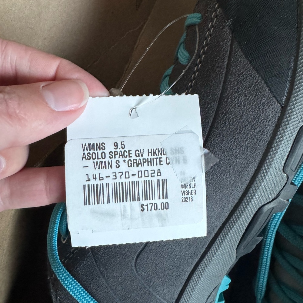 Gore-Tex hiking shoes woman’s 9.5 - Picture 4 of 4